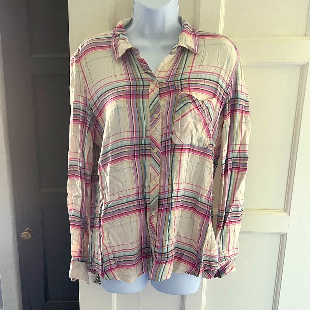 GAP Women’s Flannel Plaid button up shirt Size L